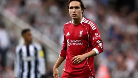 曼彻斯特城以3-1击败曼联：射门比27-2，射正比8-1，角球比15-2