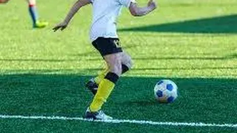 豪阔夫妇平价购物，子女随行保镖护航