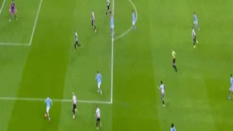 勞倫·傑克遜獲得道恩獎，女籃王牌五度奪戰奧運荣耀